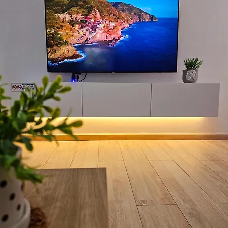 Cozypolis Apartment