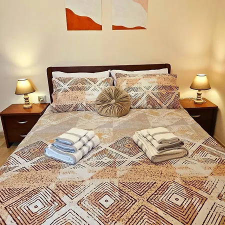 Cozypolis Apartment